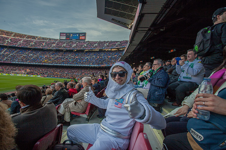 volandino-barcelona-football-stadium-1