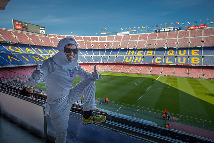 volandino-barcelona-football-stadium-11