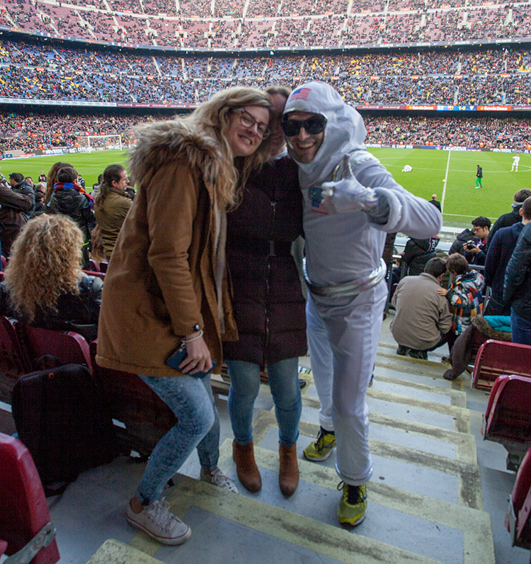 volandino-barcelona-football-stadium-2