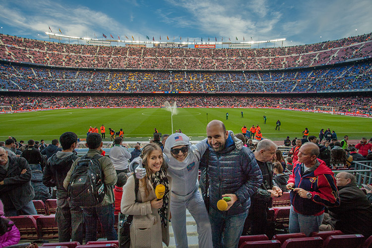 volandino-barcelona-football-stadium-4